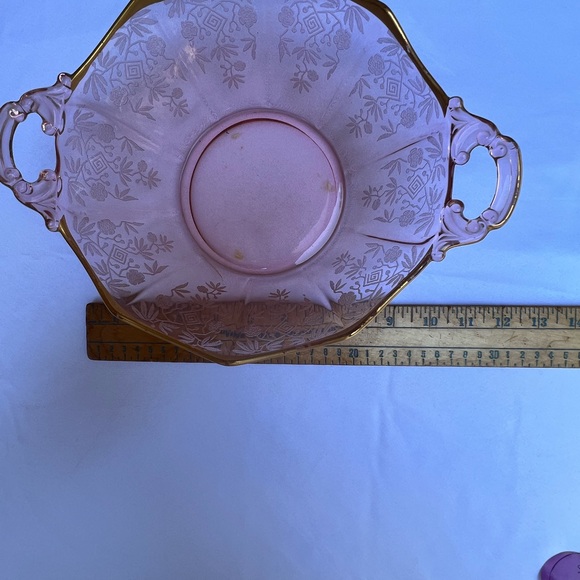 Pink depression glass etched bowl with gold trim - Picture 6 of 6
